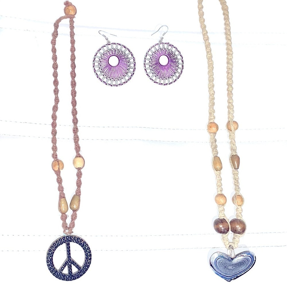 Jewelry bundle 2 necklaces and earrings